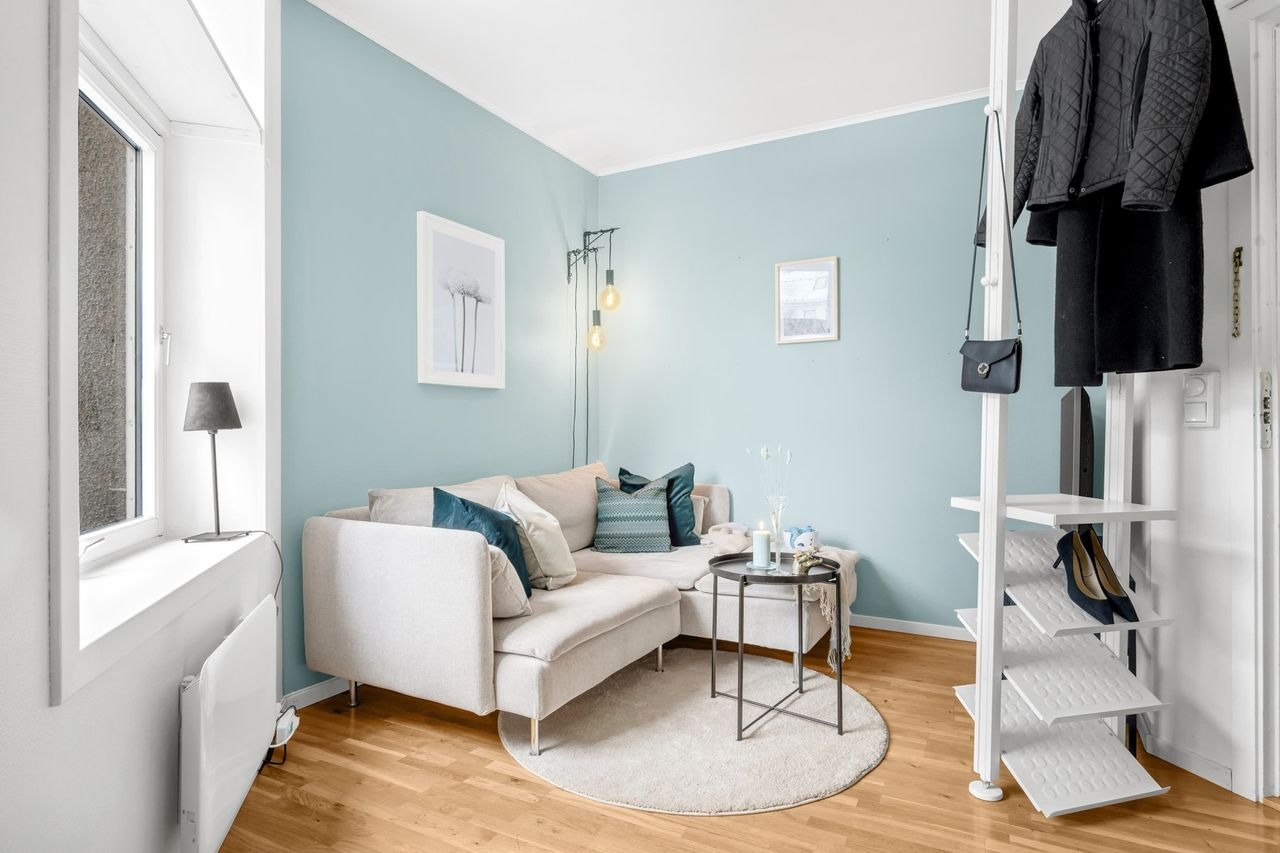 Blå vegger er malt til beige